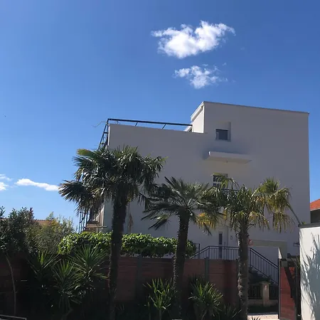 Daire Palace Apartments Kastela