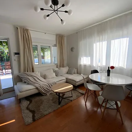 Daire Palace Apartments Kastela